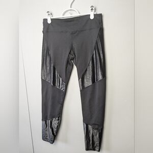 KORAL Black Madr In USA Legging Crop Size Large For Wonen